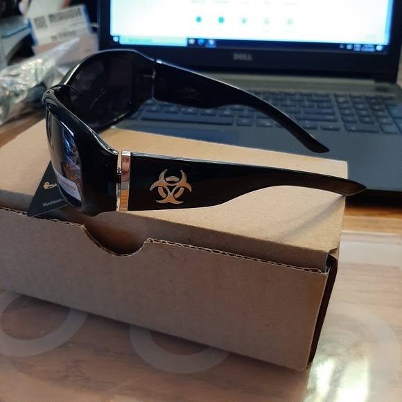 Man's Unisex Sunglasses (acceceries) - Picture 3 of 8